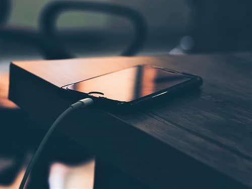 Tech Tip – Charging Properly To Take Care of Your Phone Battery